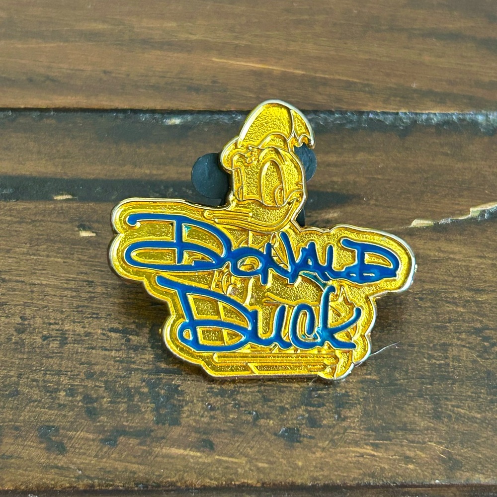 Donald Duck Pin Traders Collectors Pin